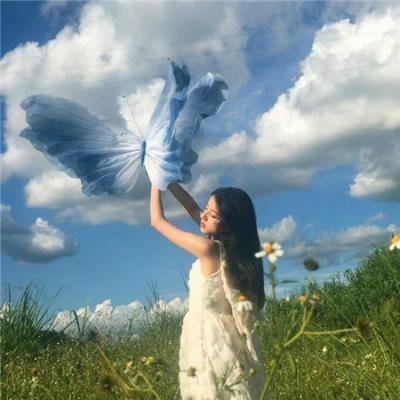 颁奖典礼后台直击：当红小花机场牵手女助理，深夜最新进展