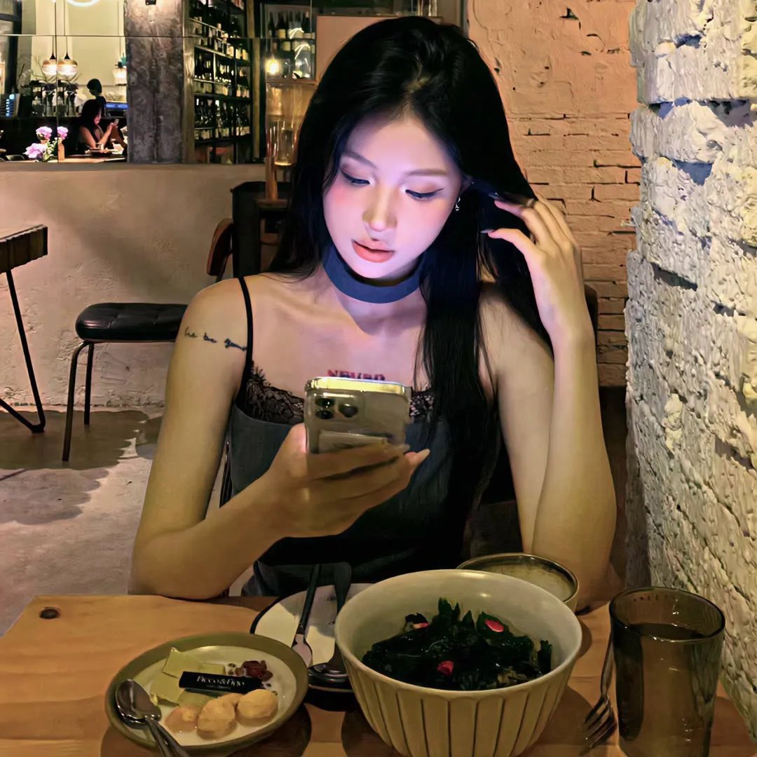 一线女星深夜出入高档会所，一夜之间内幕曝光，经纪人连夜公关